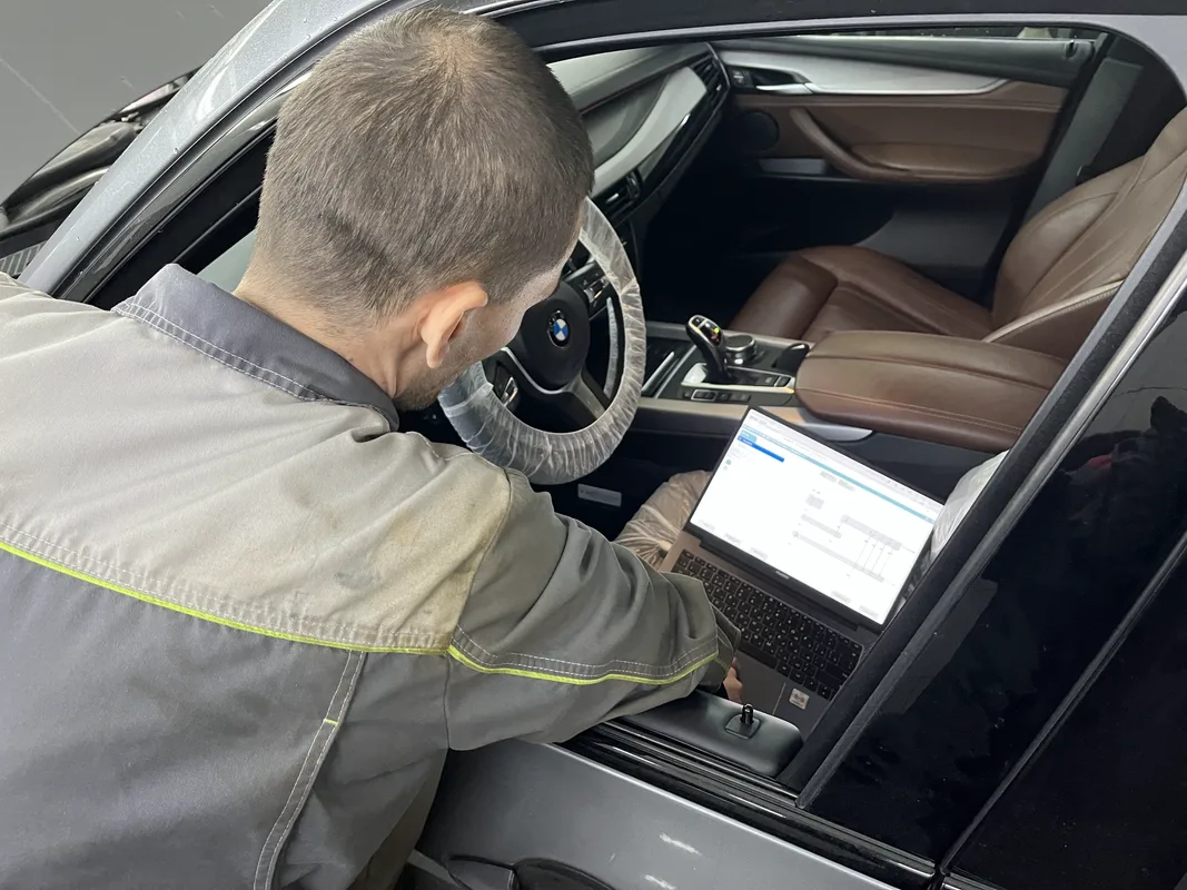 Процесс стравливания воздуха из подвески автомобиля с помощью ISTA