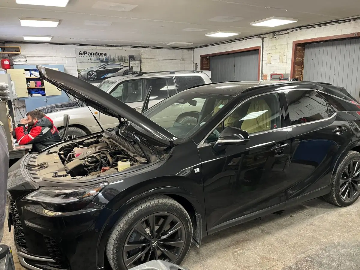 Установка охранной системы на Lexus RX350, 2025 года.