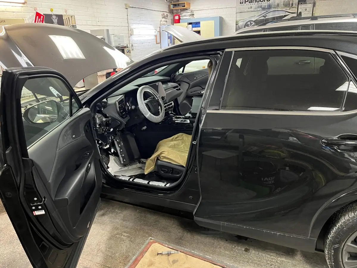 Установка охранной системы на Lexus RX350, 2025 года.